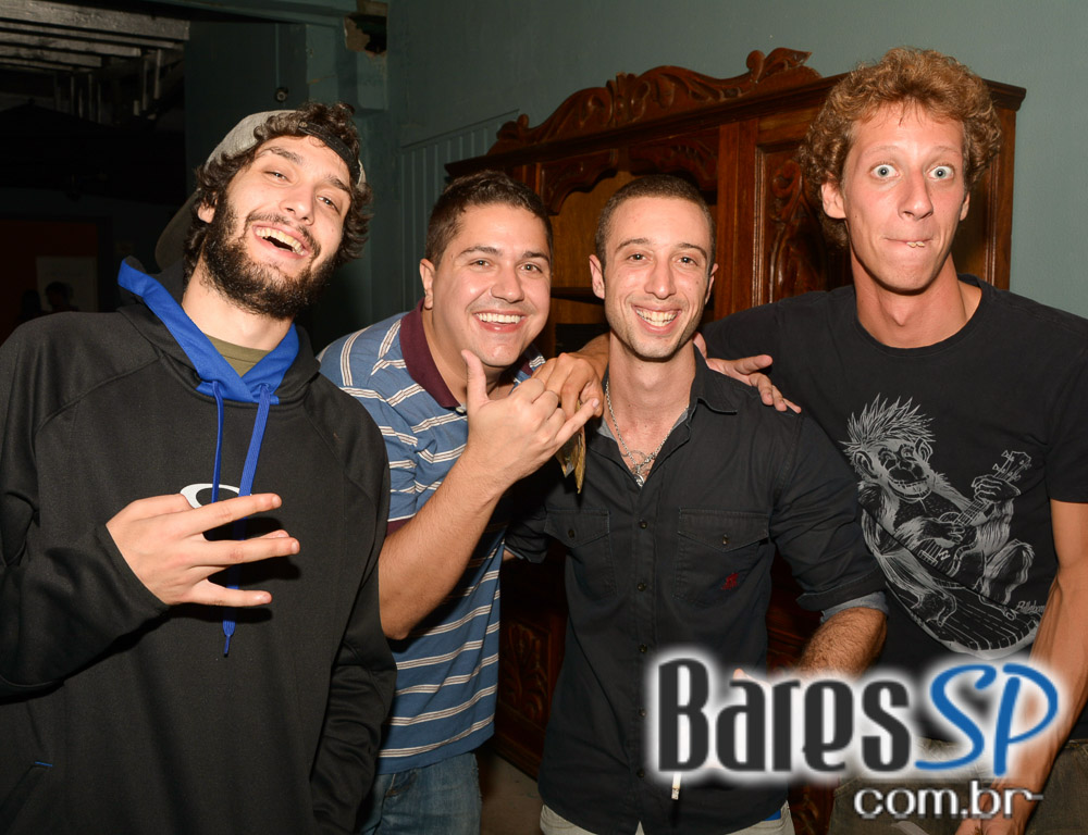 Club Sessions com DJ convidados nas pick-ups animando a noite do Sr. Balthazar Club Sessions com DJ convidados nas pick-ups animando a noite do Sr. Balthazar