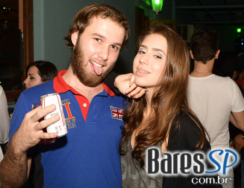 Club Sessions com DJ convidados nas pick-ups animando a noite do Sr. Balthazar Club Sessions com DJ convidados nas pick-ups animando a noite do Sr. Balthazar