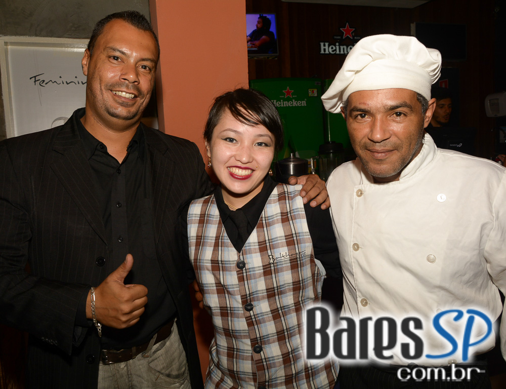 Club Sessions com DJ convidados nas pick-ups animando a noite do Sr. Balthazar Club Sessions com DJ convidados nas pick-ups animando a noite do Sr. Balthazar