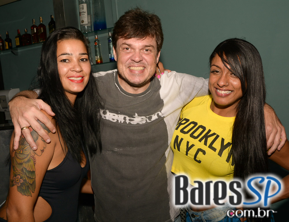 Club Sessions com DJ convidados nas pick-ups animando a noite do Sr. Balthazar Club Sessions com DJ convidados nas pick-ups animando a noite do Sr. Balthazar