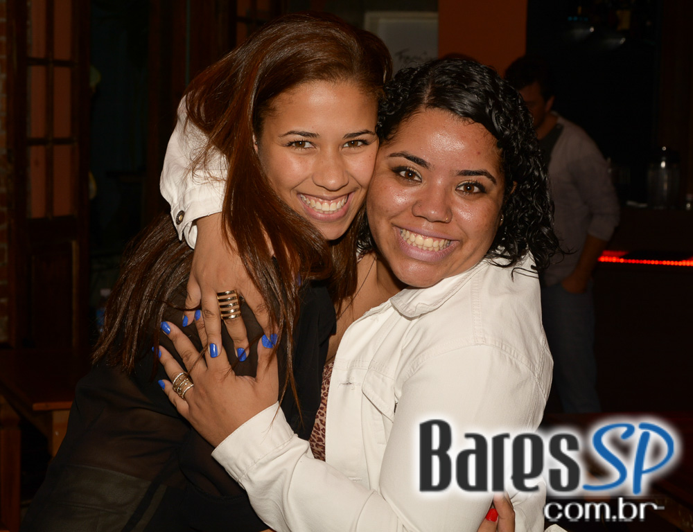 Club Sessions com DJ convidados nas pick-ups animando a noite do Sr. Balthazar Club Sessions com DJ convidados nas pick-ups animando a noite do Sr. Balthazar