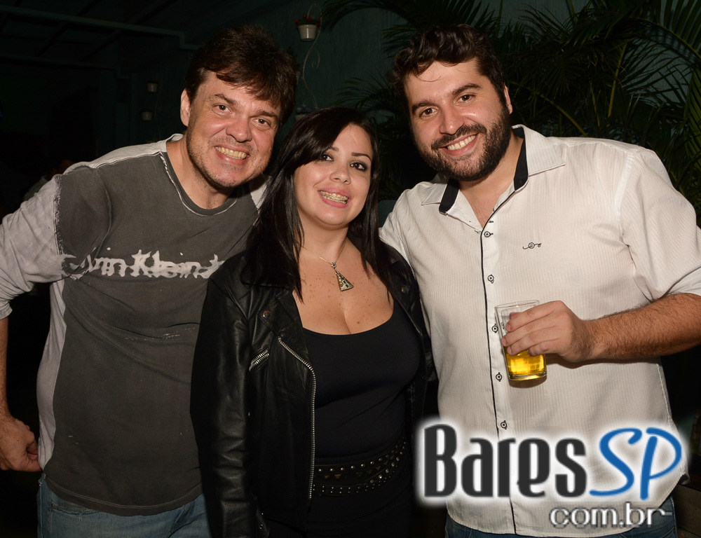 Club Sessions com DJ convidados nas pick-ups animando a noite do Sr. Balthazar Club Sessions com DJ convidados nas pick-ups animando a noite do Sr. Balthazar