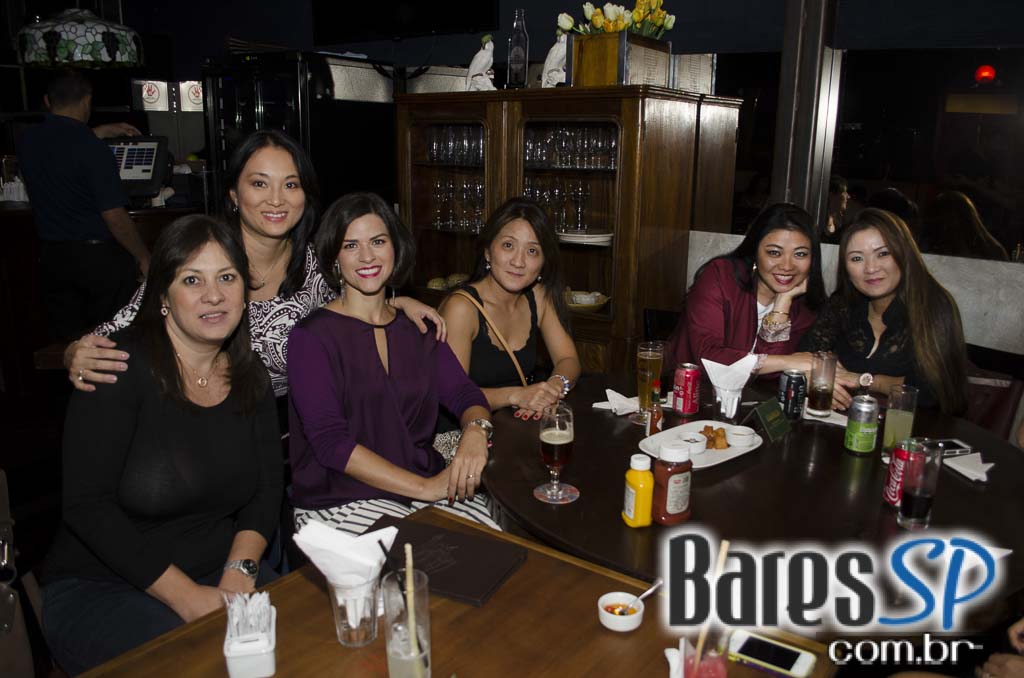 Happy Hour ofereceu pestiscos e chopes nesta sexta no Bar Karavelle Happy Hour ofereceu pestiscos e chopes nesta sexta no Bar Karavelle