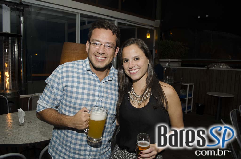 Happy Hour ofereceu pestiscos e chopes nesta sexta no Bar Karavelle Happy Hour ofereceu pestiscos e chopes nesta sexta no Bar Karavelle