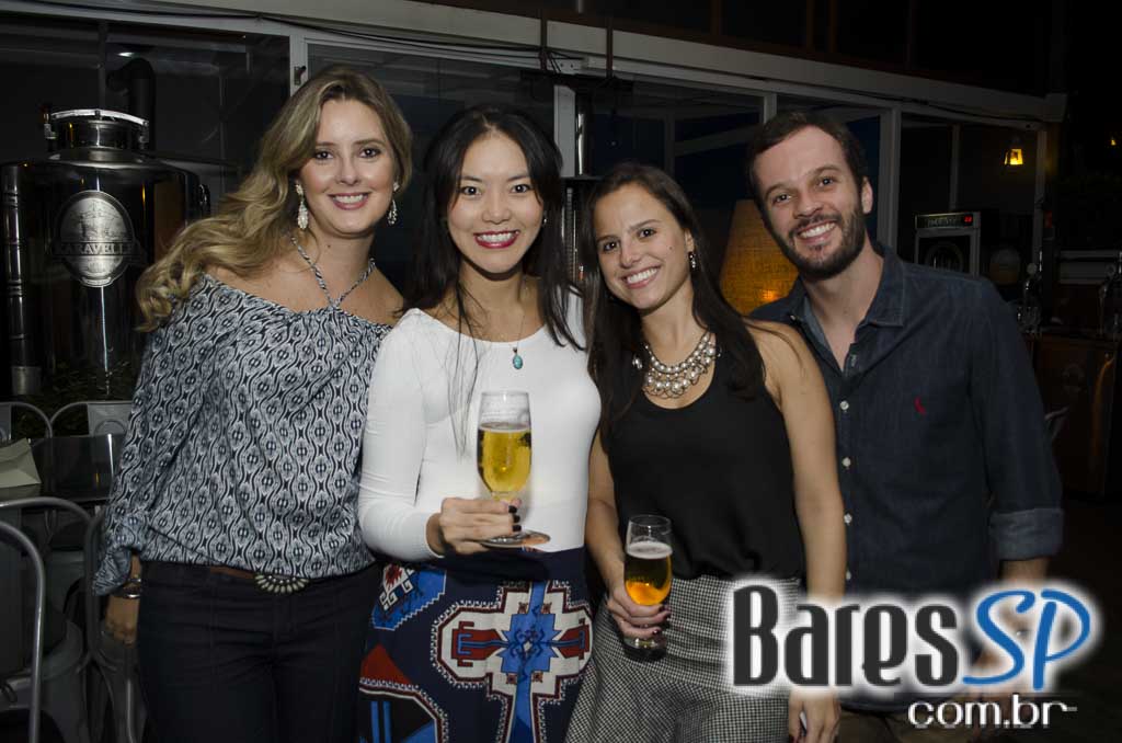 Happy Hour ofereceu pestiscos e chopes nesta sexta no Bar Karavelle Happy Hour ofereceu pestiscos e chopes nesta sexta no Bar Karavelle