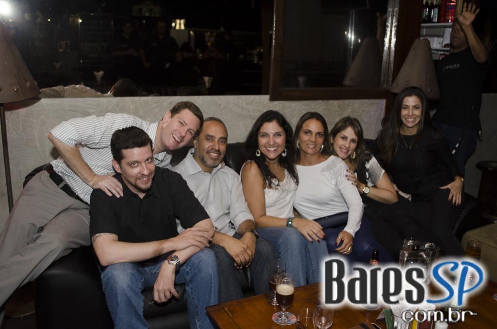 Happy Hour ofereceu pestiscos e chopes nesta sexta no Bar Karavelle Happy Hour ofereceu pestiscos e chopes nesta sexta no Bar Karavelle