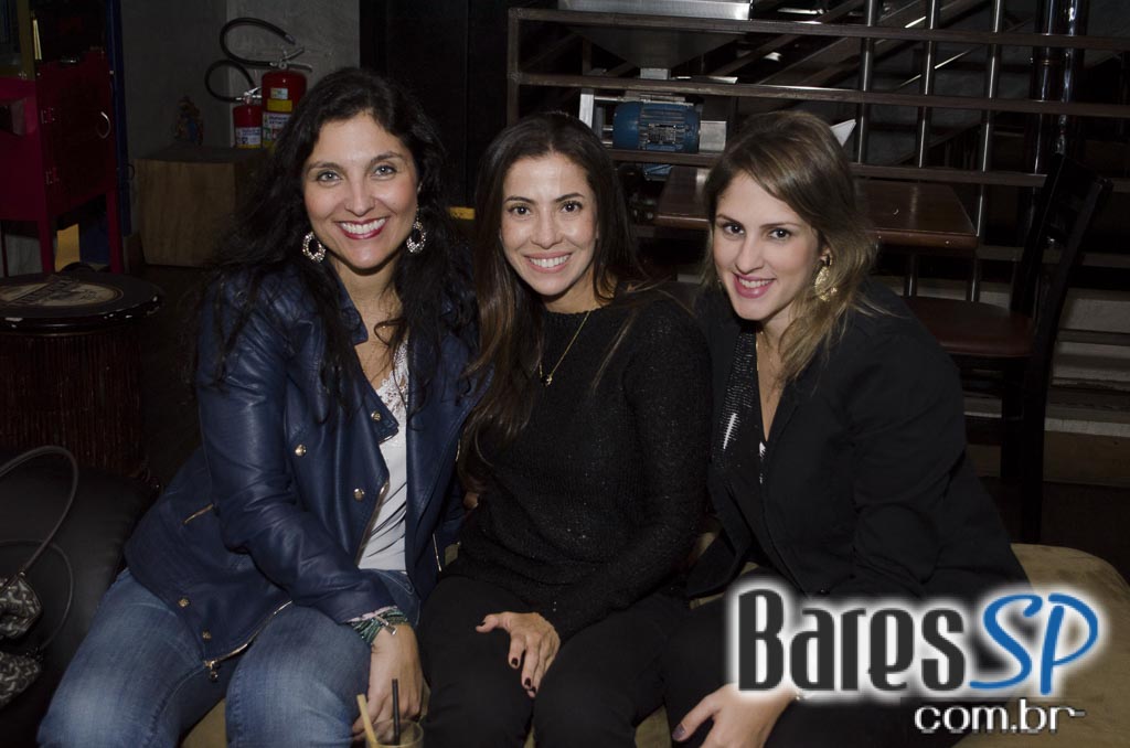 Happy Hour ofereceu pestiscos e chopes nesta sexta no Bar Karavelle Happy Hour ofereceu pestiscos e chopes nesta sexta no Bar Karavelle