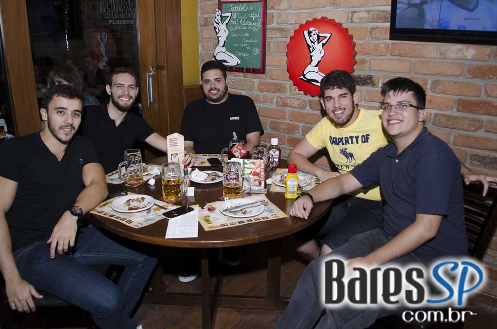 Double Chope Loira e diversos petiscos no Happy Hour da Cervejaria Devassa Bela Cintra Double Chope Loira e diversos petiscos no Happy Hour da Cervejaria Devassa Bela Cintra