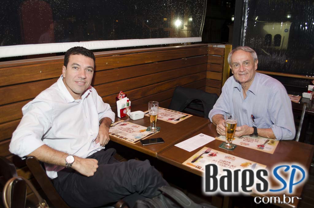 Double Chope Loira e diversos petiscos no Happy Hour da Cervejaria Devassa Bela Cintra Double Chope Loira e diversos petiscos no Happy Hour da Cervejaria Devassa Bela Cintra