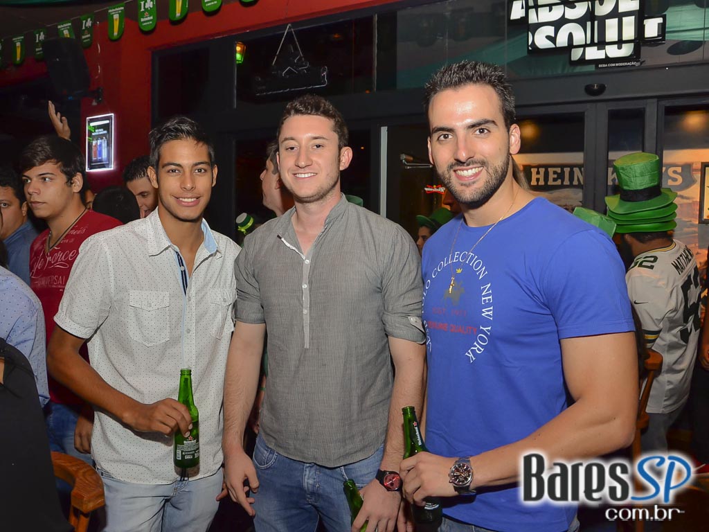 Band Frakstein animou a galera do Hangover Pub com os sucessos do Rock Band Frakstein animou a galera do Hangover Pub com os sucessos do Rock