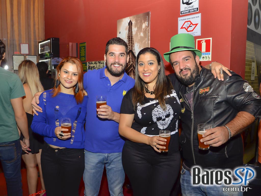 Band Frakstein animou a galera do Hangover Pub com os sucessos do Rock Band Frakstein animou a galera do Hangover Pub com os sucessos do Rock