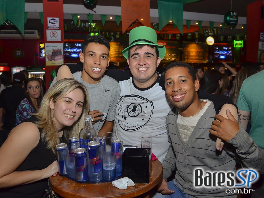 Band Frakstein animou a galera do Hangover Pub com os sucessos do Rock Band Frakstein animou a galera do Hangover Pub com os sucessos do Rock