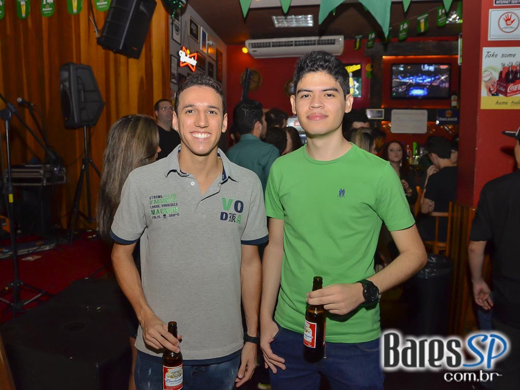 Band Frakstein animou a galera do Hangover Pub com os sucessos do Rock Band Frakstein animou a galera do Hangover Pub com os sucessos do Rock