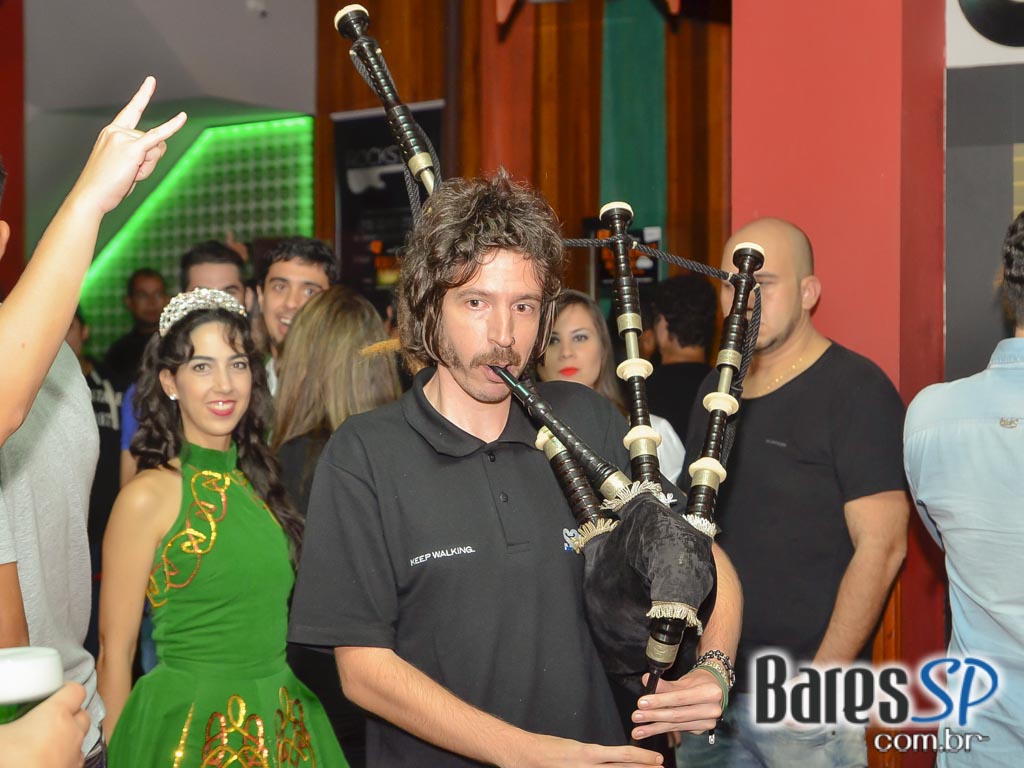 Band Frakstein animou a galera do Hangover Pub com os sucessos do Rock Band Frakstein animou a galera do Hangover Pub com os sucessos do Rock