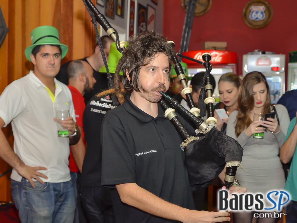 Band Frakstein animou a galera do Hangover Pub com os sucessos do Rock Band Frakstein animou a galera do Hangover Pub com os sucessos do Rock