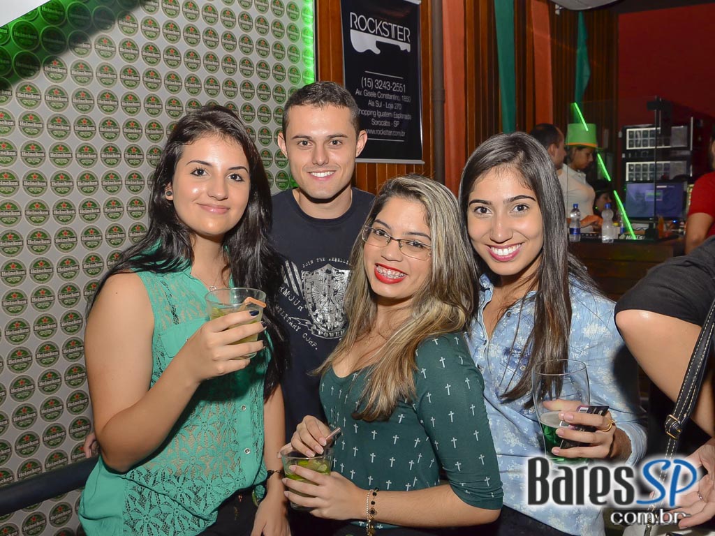 Band Frakstein animou a galera do Hangover Pub com os sucessos do Rock Band Frakstein animou a galera do Hangover Pub com os sucessos do Rock