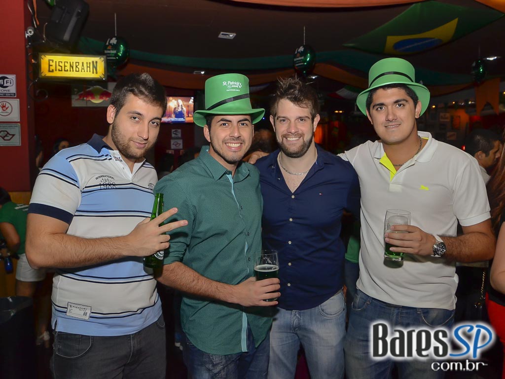 Band Frakstein animou a galera do Hangover Pub com os sucessos do Rock Band Frakstein animou a galera do Hangover Pub com os sucessos do Rock