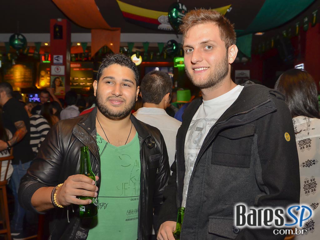 Band Frakstein animou a galera do Hangover Pub com os sucessos do Rock Band Frakstein animou a galera do Hangover Pub com os sucessos do Rock