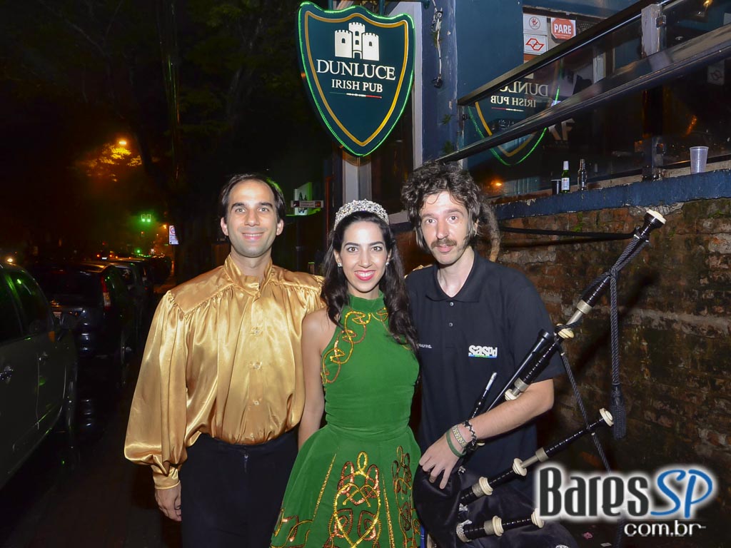 Dani Castro e Luana Camarah tocaram muito Rock'n Roll No Dunluce Pub Dani Castro e Luana Camarah tocaram muito Rock'n Roll No Dunluce Pub