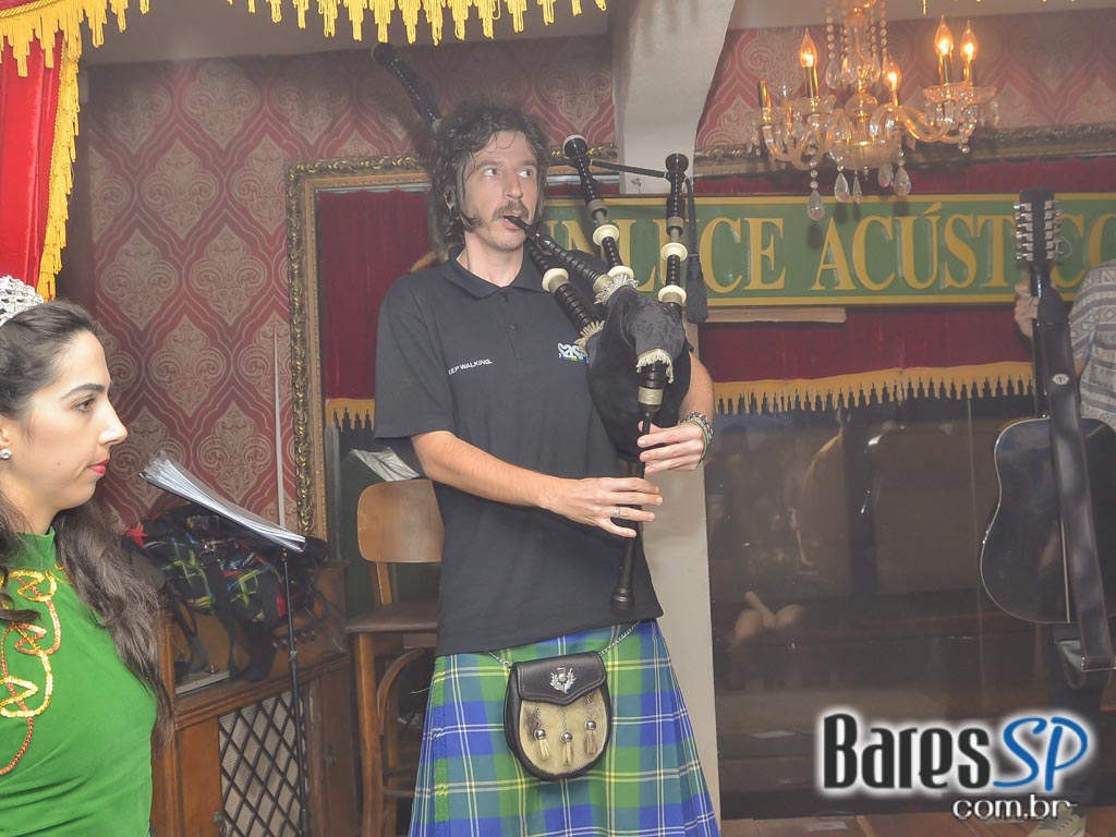 Dani Castro e Luana Camarah tocaram muito Rock'n Roll No Dunluce Pub Dani Castro e Luana Camarah tocaram muito Rock'n Roll No Dunluce Pub