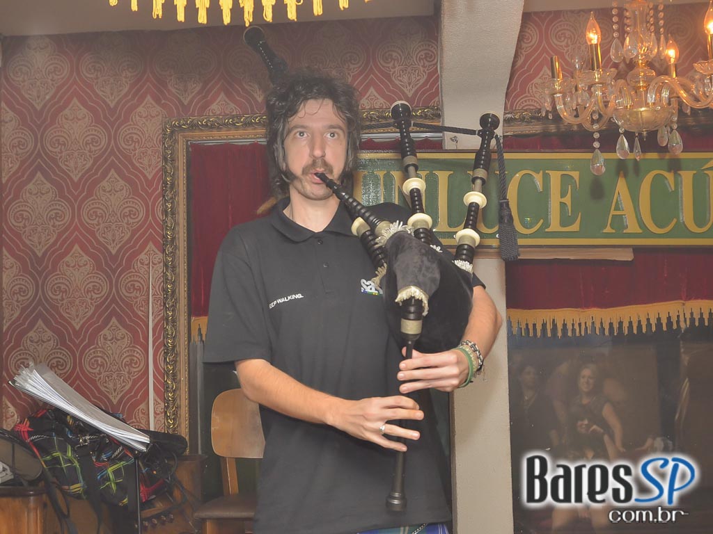 Dani Castro e Luana Camarah tocaram muito Rock'n Roll No Dunluce Pub Dani Castro e Luana Camarah tocaram muito Rock'n Roll No Dunluce Pub