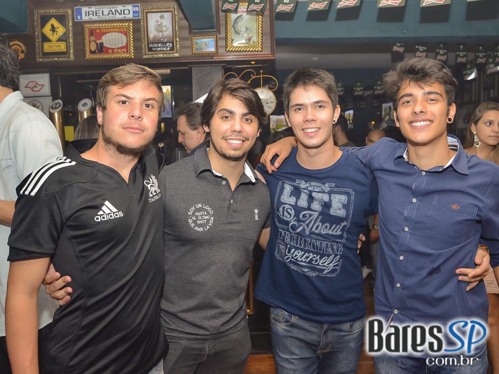 Dani Castro e Luana Camarah tocaram muito Rock'n Roll No Dunluce Pub Dani Castro e Luana Camarah tocaram muito Rock'n Roll No Dunluce Pub