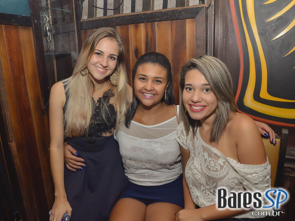 Dani Castro e Luana Camarah tocaram muito Rock'n Roll No Dunluce Pub Dani Castro e Luana Camarah tocaram muito Rock'n Roll No Dunluce Pub