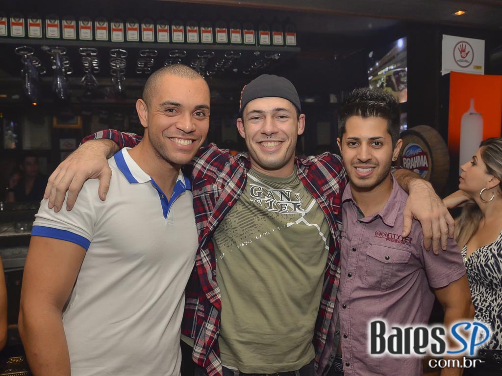 Dani Castro e Luana Camarah tocaram muito Rock'n Roll No Dunluce Pub Dani Castro e Luana Camarah tocaram muito Rock'n Roll No Dunluce Pub