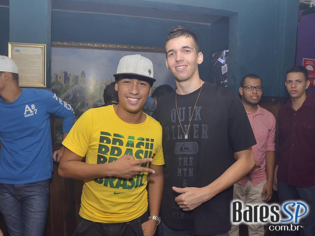 Dani Castro e Luana Camarah tocaram muito Rock'n Roll No Dunluce Pub Dani Castro e Luana Camarah tocaram muito Rock'n Roll No Dunluce Pub