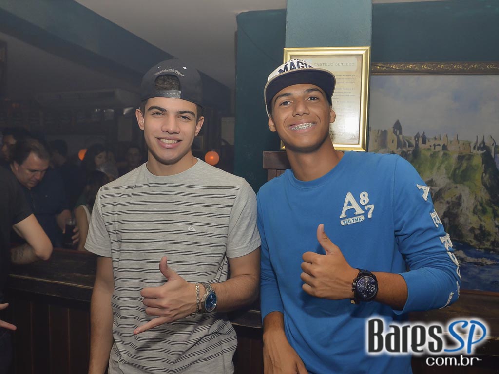 Dani Castro e Luana Camarah tocaram muito Rock'n Roll No Dunluce Pub Dani Castro e Luana Camarah tocaram muito Rock'n Roll No Dunluce Pub