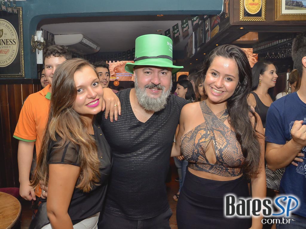 Dani Castro e Luana Camarah tocaram muito Rock'n Roll No Dunluce Pub Dani Castro e Luana Camarah tocaram muito Rock'n Roll No Dunluce Pub