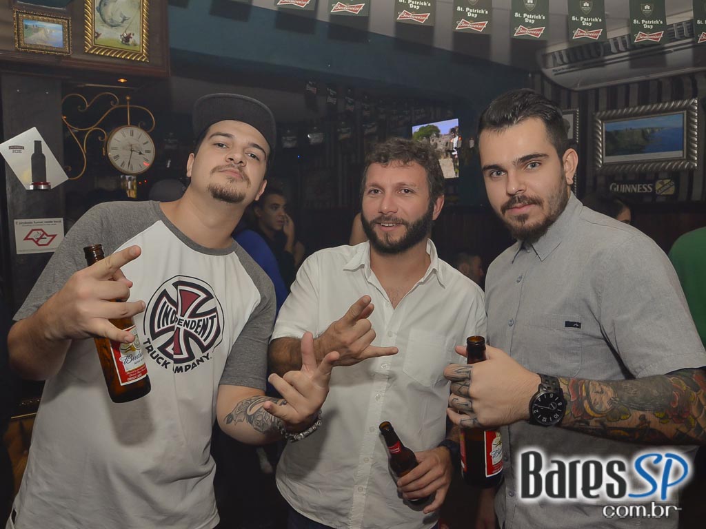 Dani Castro e Luana Camarah tocaram muito Rock'n Roll No Dunluce Pub Dani Castro e Luana Camarah tocaram muito Rock'n Roll No Dunluce Pub