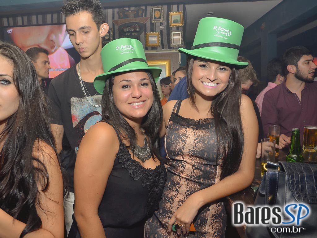 Dani Castro e Luana Camarah tocaram muito Rock'n Roll No Dunluce Pub Dani Castro e Luana Camarah tocaram muito Rock'n Roll No Dunluce Pub