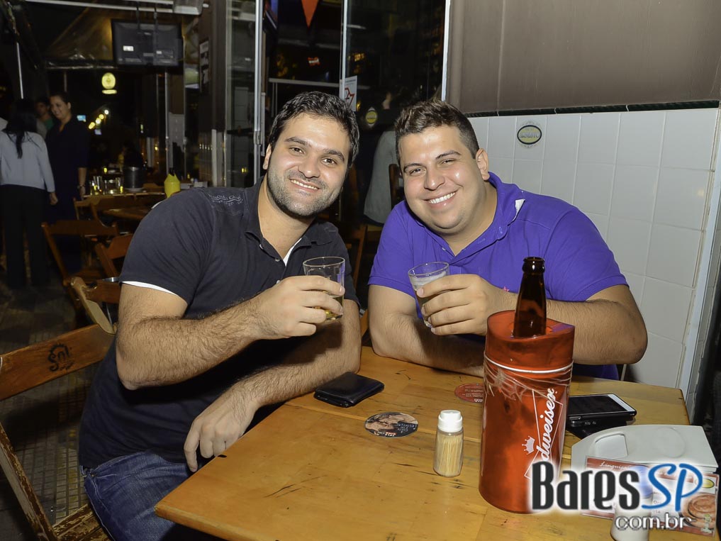 Happy Hour com petiscos, cerveja gelada e MPB e Bossa Nova no Bar do Arnesto Happy Hour com petiscos, cerveja gelada e MPB e Bossa Nova no Bar do Arnesto