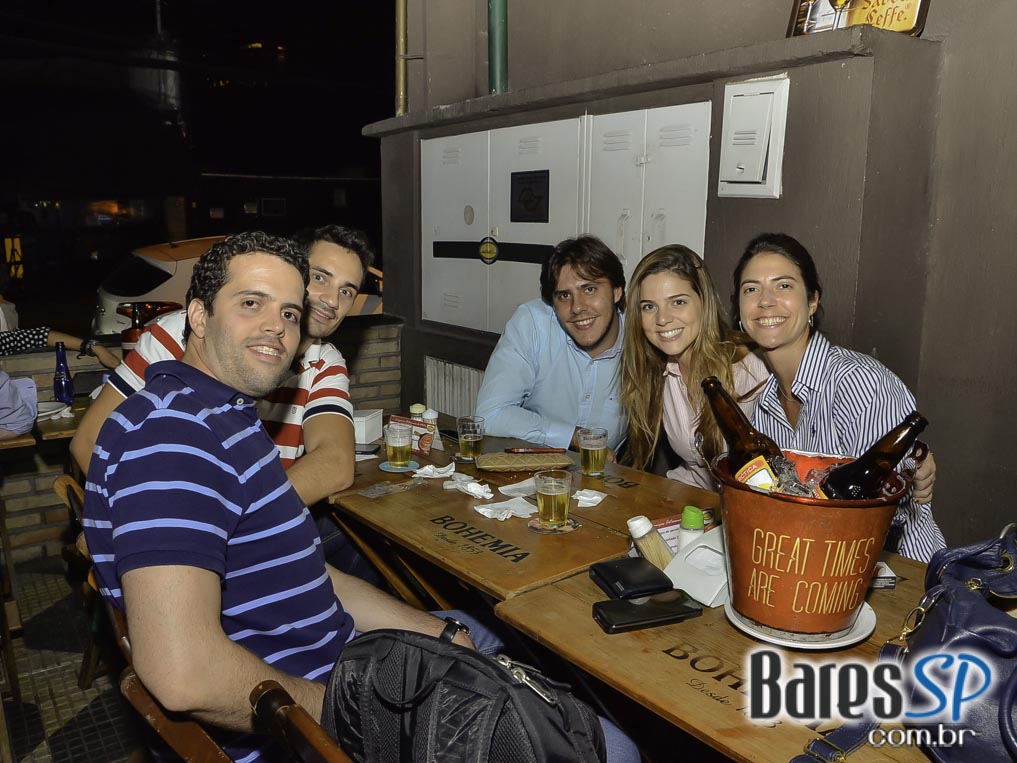 Happy Hour com petiscos, cerveja gelada e MPB e Bossa Nova no Bar do Arnesto Happy Hour com petiscos, cerveja gelada e MPB e Bossa Nova no Bar do Arnesto