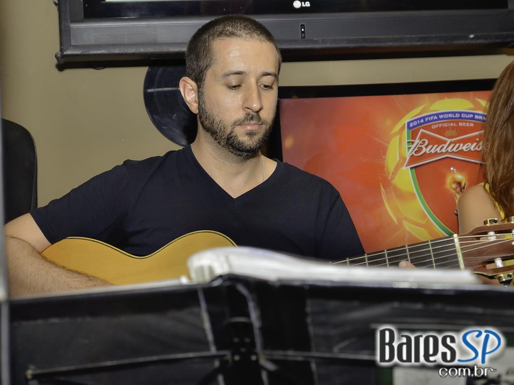 Happy Hour com petiscos, cerveja gelada e MPB e Bossa Nova no Bar do Arnesto Happy Hour com petiscos, cerveja gelada e MPB e Bossa Nova no Bar do Arnesto