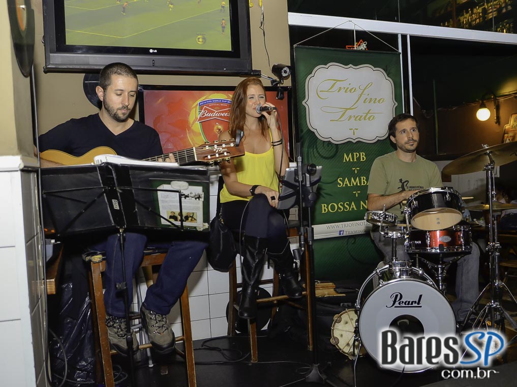 Happy Hour com petiscos, cerveja gelada e MPB e Bossa Nova no Bar do Arnesto Happy Hour com petiscos, cerveja gelada e MPB e Bossa Nova no Bar do Arnesto