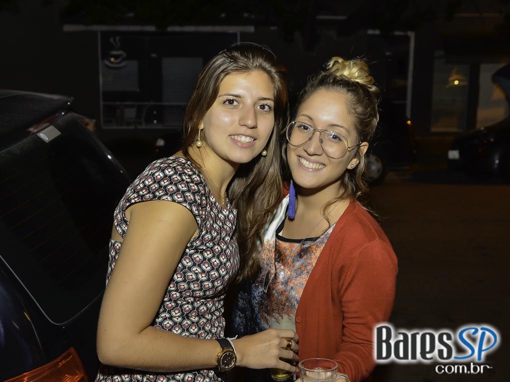 Happy Hour com petiscos, cerveja gelada e MPB e Bossa Nova no Bar do Arnesto Happy Hour com petiscos, cerveja gelada e MPB e Bossa Nova no Bar do Arnesto