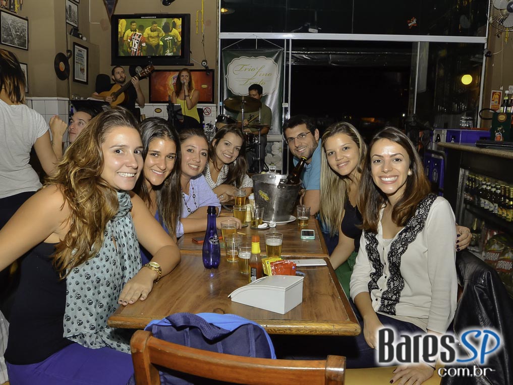 Happy Hour com petiscos, cerveja gelada e MPB e Bossa Nova no Bar do Arnesto Happy Hour com petiscos, cerveja gelada e MPB e Bossa Nova no Bar do Arnesto