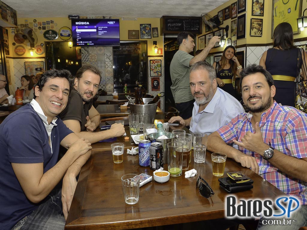 Happy Hour com espetinhos e cervejas foram destaques do Happy Hour do Bar do Celso Happy Hour com espetinhos e cervejas foram destaques do Happy Hour do Bar do Celso