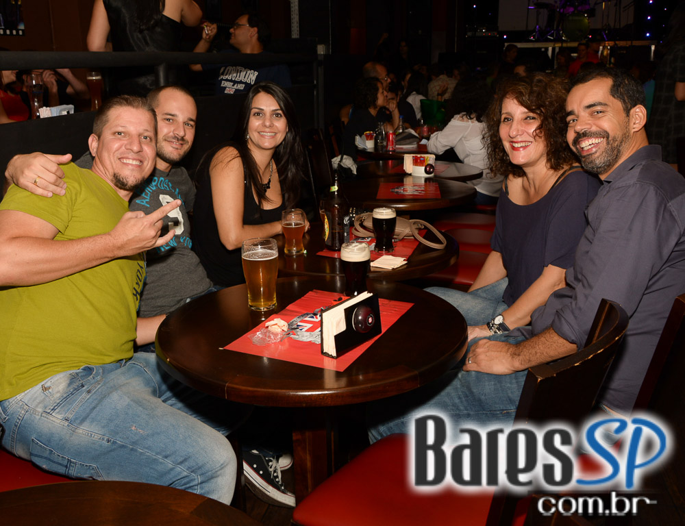 Banda HardStuff comandou a noite de sexta com muito rock no palco do Gillan's Inn Banda HardStuff comandou a noite de sexta com muito rock no palco do Gillan's Inn