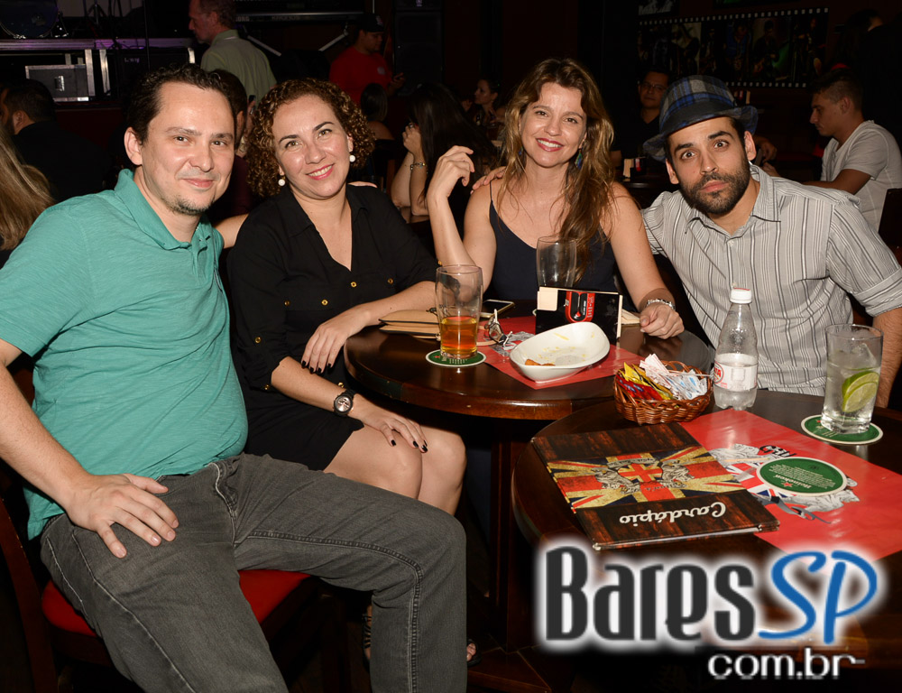 Banda HardStuff comandou a noite de sexta com muito rock no palco do Gillan's Inn Banda HardStuff comandou a noite de sexta com muito rock no palco do Gillan's Inn