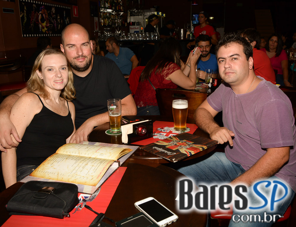 Banda HardStuff comandou a noite de sexta com muito rock no palco do Gillan's Inn Banda HardStuff comandou a noite de sexta com muito rock no palco do Gillan's Inn