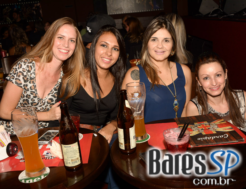 Banda HardStuff comandou a noite de sexta com muito rock no palco do Gillan's Inn Banda HardStuff comandou a noite de sexta com muito rock no palco do Gillan's Inn