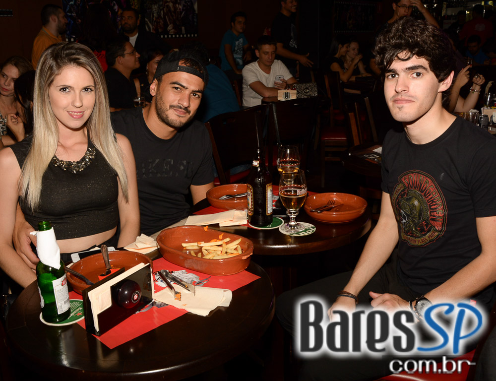 Banda HardStuff comandou a noite de sexta com muito rock no palco do Gillan's Inn Banda HardStuff comandou a noite de sexta com muito rock no palco do Gillan's Inn