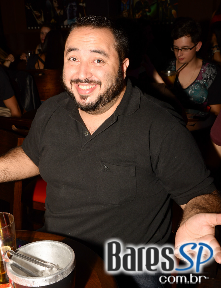 Banda HardStuff comandou a noite de sexta com muito rock no palco do Gillan's Inn Banda HardStuff comandou a noite de sexta com muito rock no palco do Gillan's Inn