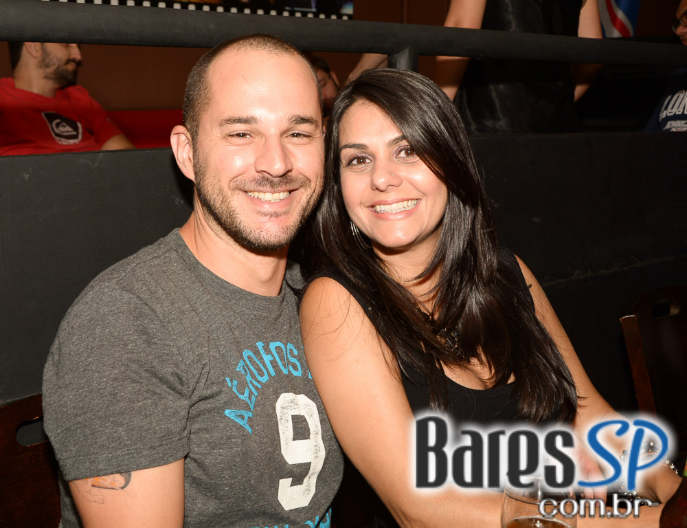 Banda HardStuff comandou a noite de sexta com muito rock no palco do Gillan's Inn Banda HardStuff comandou a noite de sexta com muito rock no palco do Gillan's Inn