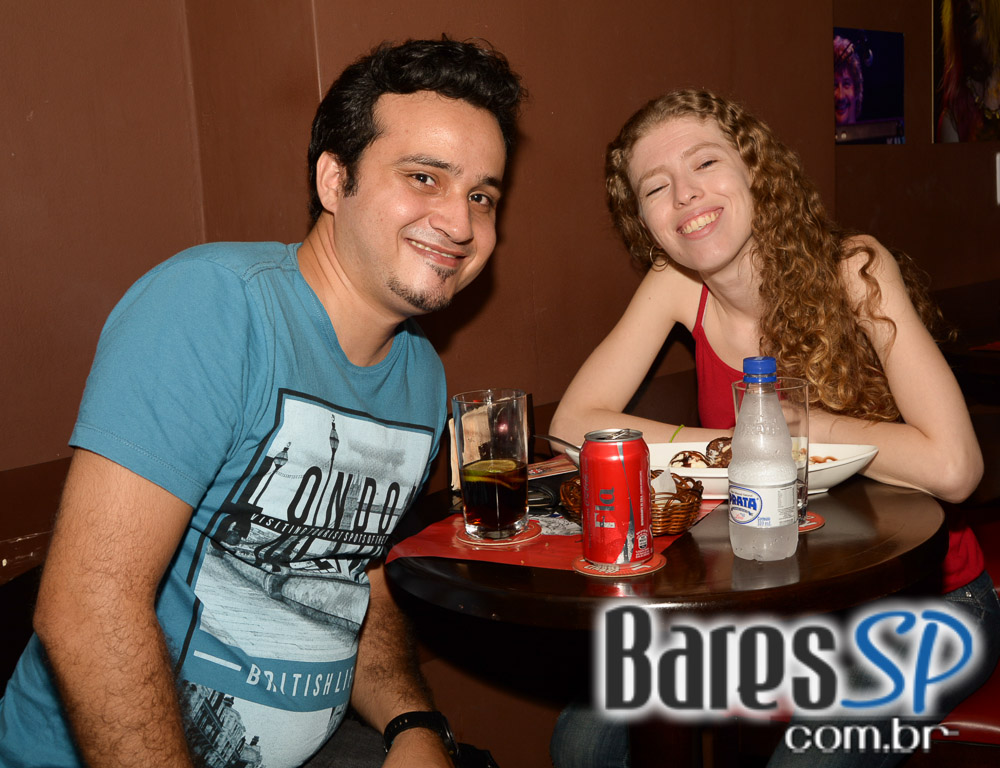 Banda HardStuff comandou a noite de sexta com muito rock no palco do Gillan's Inn Banda HardStuff comandou a noite de sexta com muito rock no palco do Gillan's Inn