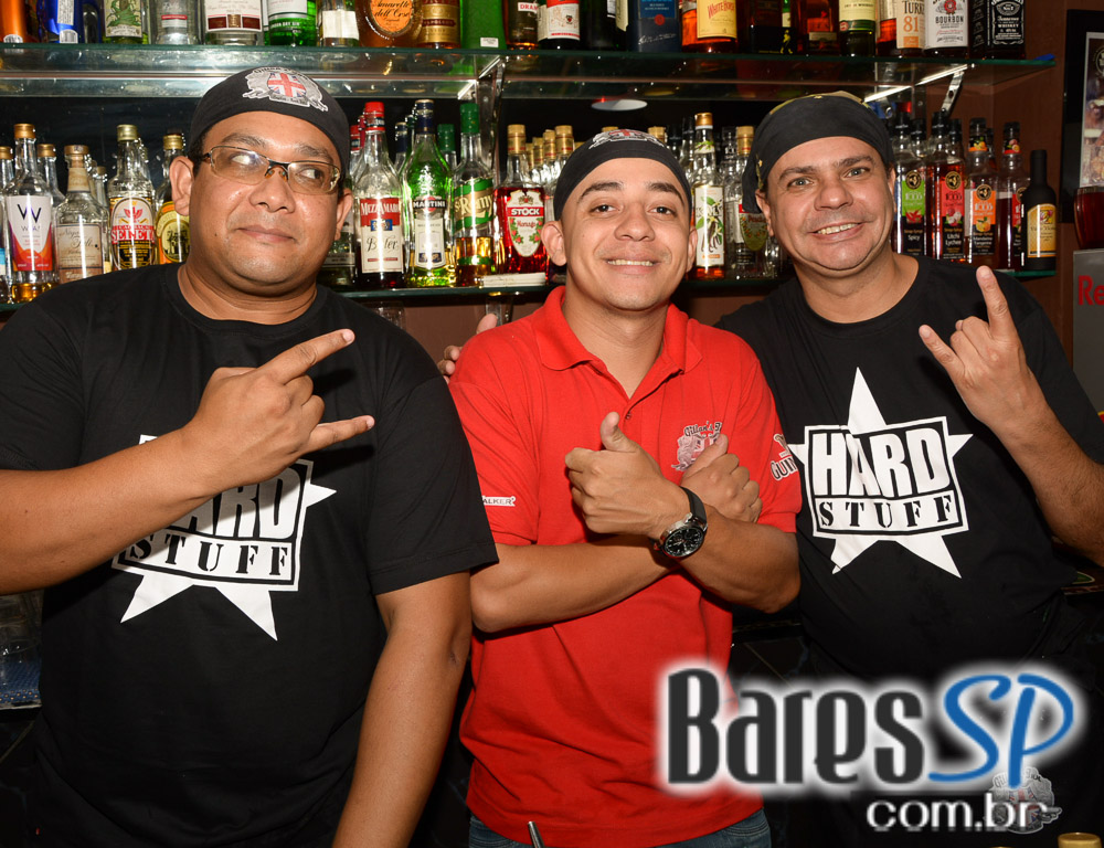 Banda HardStuff comandou a noite de sexta com muito rock no palco do Gillan's Inn Banda HardStuff comandou a noite de sexta com muito rock no palco do Gillan's Inn