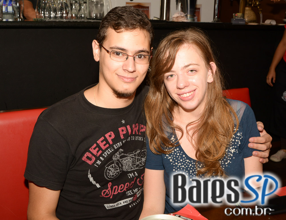 Banda HardStuff comandou a noite de sexta com muito rock no palco do Gillan's Inn Banda HardStuff comandou a noite de sexta com muito rock no palco do Gillan's Inn